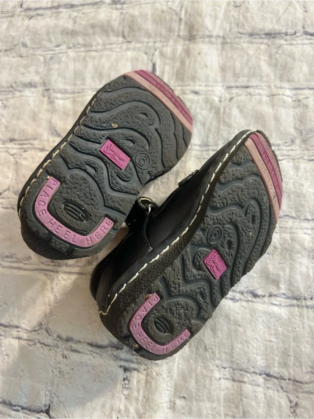 BUSTER BROWN BLACK LEATHER MARY JANE TODDLER GIRLS WHITE STITCHING & FLOWER 6